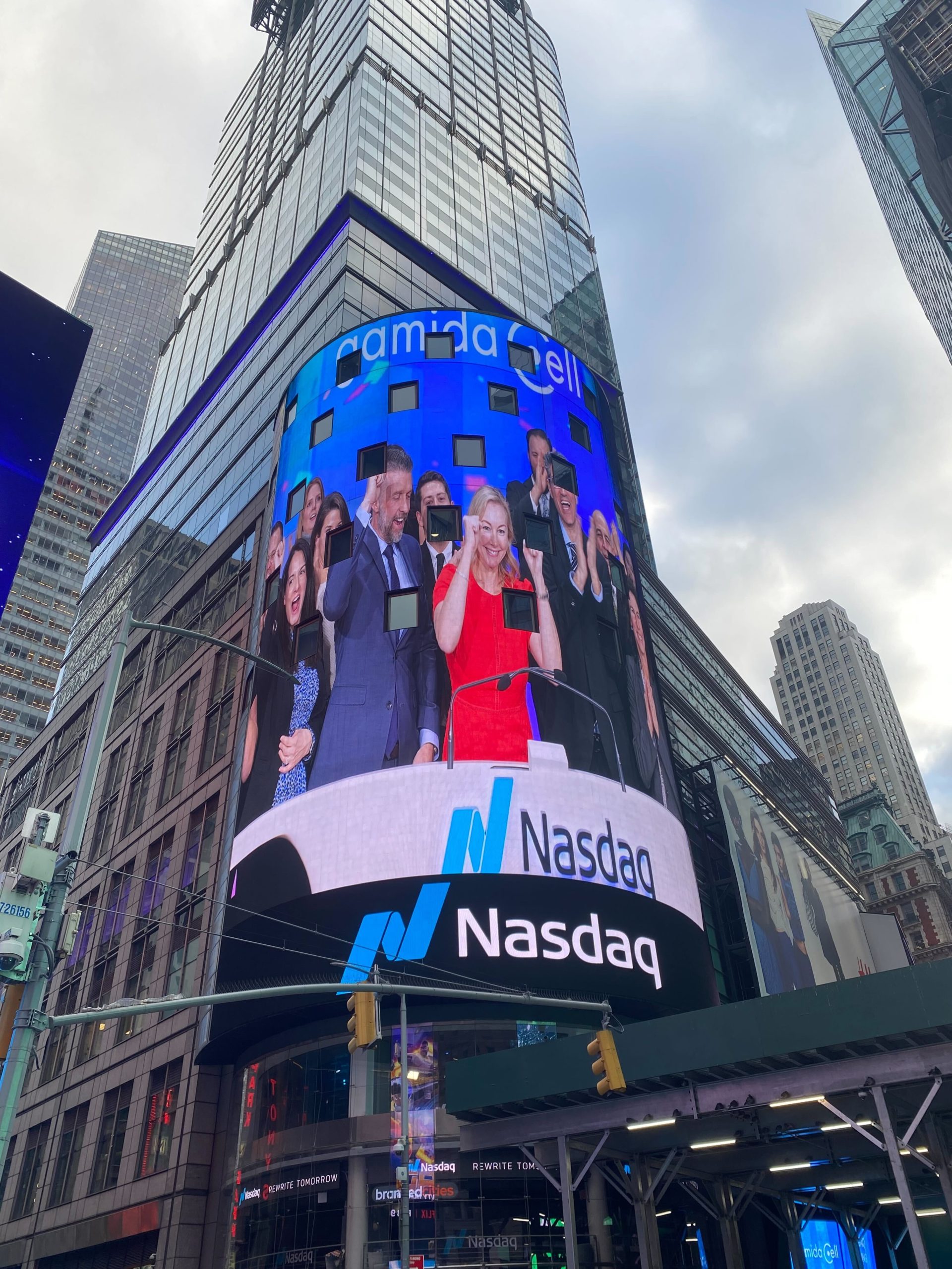 Gamida Cell Ltd. visits the Nasdaq MarketSite in Times Square NYC to ring the closing bell (February 6, 2023)